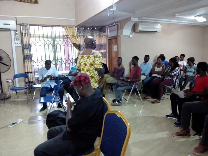 Foster Ofosu of Idea2Market, standing, leads a discussion with seated participants at Kumasi Hive